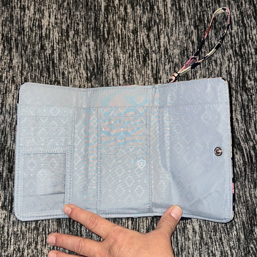 Vera Bradley RFID 3-in-1 Crossbody wallet Mod Paisley pattern - Picture 6 of 14